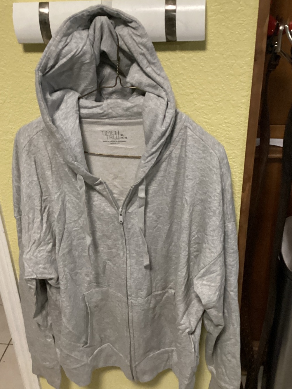 Hooded zip-up sweatshirt